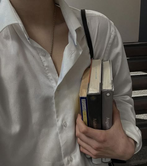 ig: @narinlh | aesthetic whige gray black beige minimalism minimalist simple casual classy outfit style shirt blouse books literature productive A Man, On Twitter, Twitter, Books, White, Black