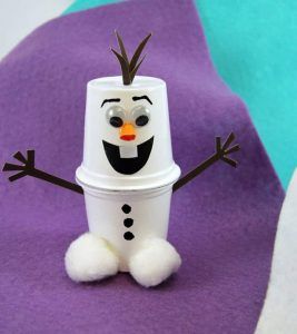 plastik-bardaktan-kardan-adam-yapimi Plastic Cup Crafts, K Cup Crafts, Paper Cup Crafts, Recycled Crafts Kids, Folding Origami, Cup Crafts, Winter Crafts For Kids, Snowman Crafts, Crafts For Kids To Make