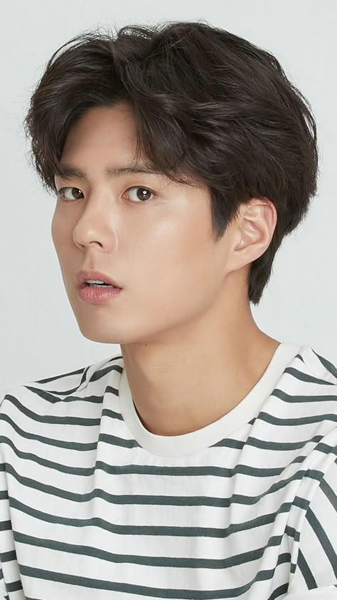 Boys Perm Hairstyles, Korean Perm Short Hair, Asian Brown Hair, Perm Hair Men, Korean Perm, Gum Wallpaper, Park Bo Gum Wallpaper, Mens Perm, Man Haircut