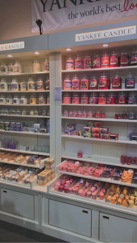 Aesthetic Yankee Candle, Candle Collection Aesthetic, Candle Store Aesthetic, Candle Shop Aesthetic, Yankee Candles Aesthetic, Yankee Aesthetic, Yankee Candle Aesthetic, Candle Collage, Yankees Aesthetic