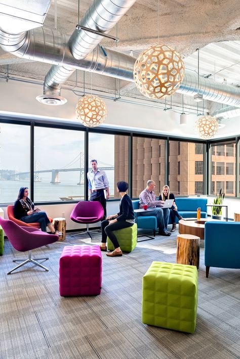 New Relic’s San Francisco HQ Meja Sofa, Office Design Inspiration, Corporate Office Design, Beautiful Office, Office Space Design, Office Lounge, Office Furniture Design, Office Layout, Stylish Office