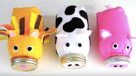 Oink All The Way To The Bank With This Mason Jar Piggy Bank! | DIY Joy Projects and Crafts Ideas Disney Savings Jar, Mason Jar Piggy Bank, Recycled Crafts Kids Projects, Piggy Bank Diy, Diy Joy, Pig Crafts, Diy Mason Jar, Savings Jar, Animal Crafts For Kids