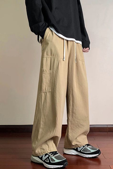 Japanese Saggy Pants- #baggy #Japanese #pants Check more at https://howcandothis.com/manstyle/japanese-saggy-pants/ Baggy Pants Outfit Street Styles, Baggy Pants Outfit Men, Modern Japanese Clothing, Baggy Pants For Men, Baggy Pants Outfit, Japanese Pants, Converse Outfits, Unique Streetwear, Japan Outfit