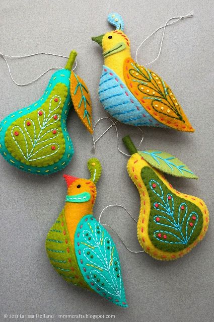 mmmcrafts: partridges and pears Partridge In A Pear Tree, Felt Ornaments Patterns, Felt Christmas Decorations, Felt Ornament, Felt Embroidery, Pear Tree, Ornament Pattern, Beaded Christmas Ornaments, Felt Birds