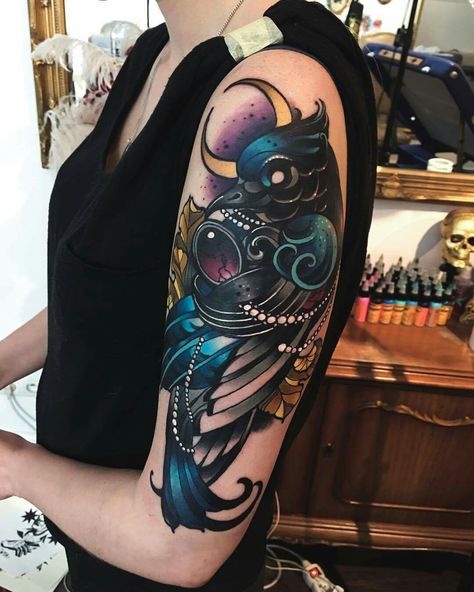 Love the deep colors, style, pearl/jewel accents (Found on Facebook "Credit Olie Siiz"). Want to do cover up like this with a peacock. Leg Sleeve Color, Tattoo Leg Sleeve, Neo Tattoo, Jewel Tattoo, Tattoo Leg, Witch Tattoo, Tatuaje A Color, Leg Sleeve, Girly Tattoos