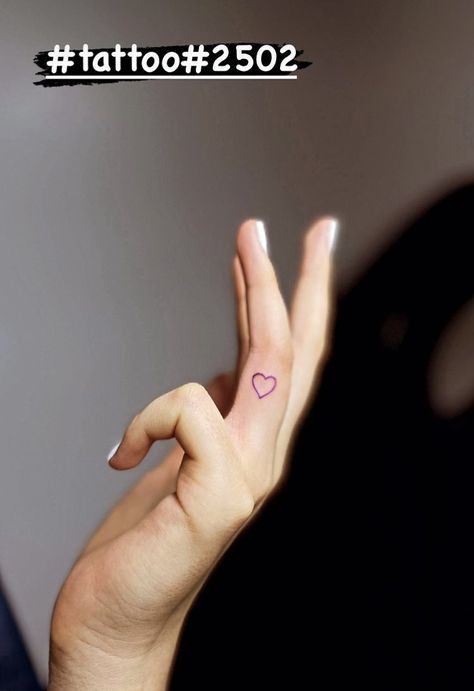 Purple Heart Tattoo, Purple Heart Tattoos, Heart Outline Tattoo, Heart Tattoo On Finger, Purple Tattoos, Tattoo Mini, Minimal Tattoos, Small Heart Tattoos, Heart Tattoos