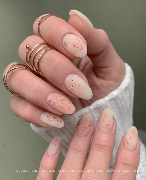 Nails With Flowers Inside, Minimal Spring Nails, Oval Nail Art, Nails With Flowers, Oval Nails Designs, Super Cute Nails, Asian Nails, Minimal Nails, Oval Nails