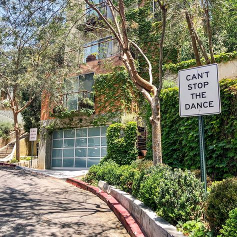 Silver Lake Stair Walk Los Angeles California Echo Park Lake, Chandelier Tree, Silver Lake Los Angeles, Old Fashioned Ice Cream, Dragon Boating Racing, Los Angeles Neighborhoods, Milk Shop, Things To Do With Kids, Kid Friendly Activities