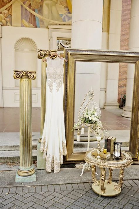 How to Plan an Ancient Roman-Themed Wedding - Princessly Ancient Greece Crafts, Ancient Greece Sculpture, Ancient Greece Clothing, Ancient Greece Projects, Ancient Greece Architecture, Greece Interior, Ancient Greece For Kids, Ancient Greece Activities, Ancient Greece Fashion