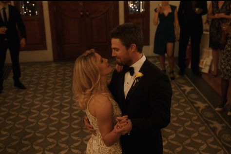 Oliver and Felicity are probably in for a couple of rough months. So, let's look back at some of the top Olicity moments from Arrow Season 6! Dance Moms Kendall, Arrow Season 6, Dance Moms Chloe, Oliver Queen Arrow, Oliver Queen Felicity Smoak, Arrow Felicity, Tv Series Quotes, Arrow Tv Series, Best Tv Couples