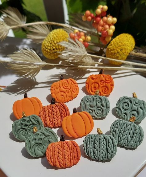 Handmade Polymer Clay Fall Pumpkin Stud Earrings / Earrings for sale Polymer Clay Fall Ideas, Autumn Polymer Clay, Polymer Clay Fall, Studded Pumpkin, Sweater Earrings, Goth Jewellery, Clay Halloween, Pumpkin Jewelry, Polymer Clay Halloween