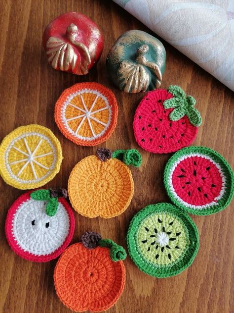 Crochet Fruits Car Coaster - Apple, Mandarin, Lemon, Watermelon, Strawberry, Kiwi and Pump #easycrochet, #amigurumi, #stuffedanimals, #smallcrochetprojects, #kawaiicrochet Crochet Mignon, Confection Au Crochet, Crochet Car, Crochet Fruit, Crochet Coaster Pattern, Beginner Crochet Projects, Fun Crochet Projects, Diy Crochet Projects, Crochet Coasters