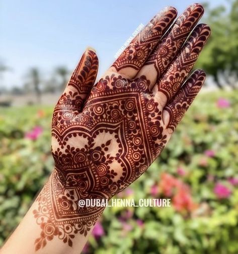 Wedding Henna Designs, Easy Henna Designs, Front Mehndi Design, Palm Mehndi Design, Henna Hand, Floral Henna Designs, Easy Henna, Mehndi Designs 2018, Modern Henna Designs