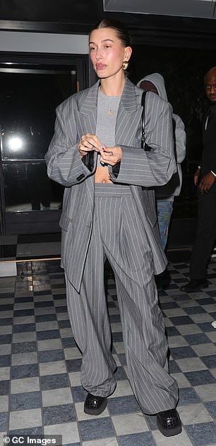 Gray Trousers Outfit, Pinstripe Blazer Outfit, Pinstripe Trousers Outfit, Trousers Outfit Work, Grey Pinstripe Suit, Trousers Outfit, Pinstripe Blazer, Trouser Outfit, Grey Trousers