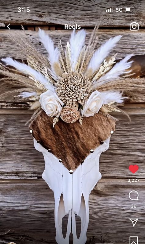 How To Decorate Deer Skull, Decorative Cow Skulls, Bull Skulls Decoration, Deer Skull Display Ideas, Decorate Cow Skull, Western Cow Skull, Farmhouse Deer Mount Decor, Diy Bull Skull Decor, Decorated Cow Skulls Diy