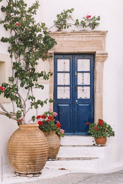 Mediterranean Front Doors, Still Life Portrait, Portrait Creative, Porch Windows, Dolomites Italy, Italy Food, Cool Doors, Front Door Colors, Creative Content