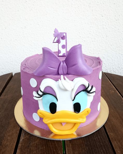 Duck Cake Design, Duck Birthday Cake, Daisy Duck Cake, Daisy Duck Birthday, Duck Cake, Daisy Cakes, Donald And Daisy Duck, Duck Birthday, Buttercream Cake Decorating