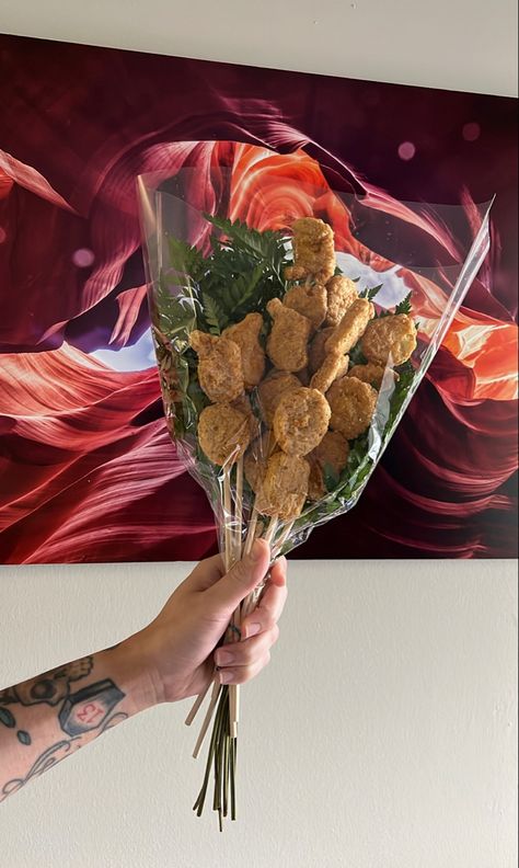 Bouquet Of Flowers With Hat For Men, Flower Bouquets For Men, Flowers For Him Boyfriends Man Bouquet, Nugget Bouquet, Man Bouquet Ideas, Flower Bouquet For Him, Flowers For Men Gift Man Bouquet, Hat Bouquet For Boyfriend, Flower Bouquet For Men