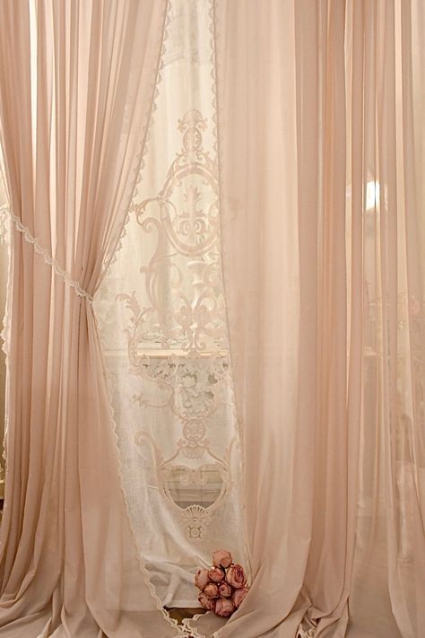 Complete curtains "Welcome to the world of timeless elegance and high quality Italian craftsmanship. Our blush pink georgette and linen intarsia curtain set is a testament to the craftsmanship that only Italy can offer. Every detail of this masterpiece has been handmade in our tailoring workshops, where our expert craftsmen work with passion and dedication. The blush pink georgette gives these curtains a soft elegance and a touch of romance, while the intarsia linen adds an element of sophistica Long Lace Curtains, Cute Window Curtains, Chic Curtains Bedroom, Pink Curtains Aesthetic, Long Pink Curtains, Blush Pink Curtains, Elegant Pink Draped Sets, Vintage Pink Curtains, Aesthetic Pink Curtains