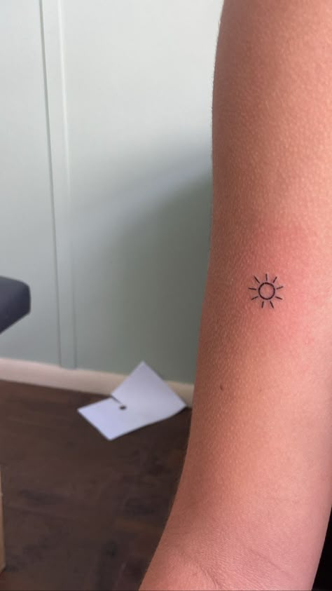 Tiny Sun Tattoo, Soon Tattoo, Simple Sun Tattoo, Sunshine Tattoo, Hand And Finger Tattoos, Circle Tattoos, Simple Henna Tattoo, Small Pretty Tattoos, Sun Tattoos