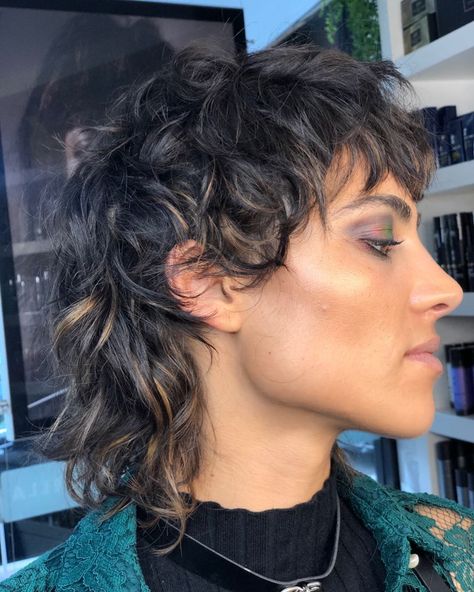 31 Gorgeous Short Curly Hair Styles in July 2020 Mullet Haircut, Curly Mullet, Short Curly Haircuts, Mullet Hairstyle, Cut My Hair, Curly Hair Cuts, Short Curly Hair, Grunge Hair, Women Hairstyles