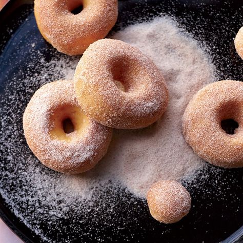 Sweetpotato Doughnuts—healthier and tastier because they’re baked, not fried! Thank you Food & Wine! #sweetpotato #doughnuts #donuts Potato Donuts, Doughnut Recipe, Mashed Sweet Potatoes, Beignets, Brunch Recipes, Wine Recipes, Breakfast Brunch, Sweet Potato, Donuts