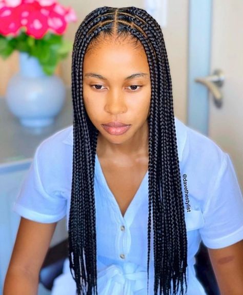 Knotless Braids Parted in the Middle Medium Knotless Braids Hairstyles, Box Braids Jumbo, Knotless Braids Styles, Medium Knotless Braids, Knotless Braids Hairstyles, Dutch Braid Ponytail, Braids Jumbo, Medium Knotless, Short Box Braids Hairstyles