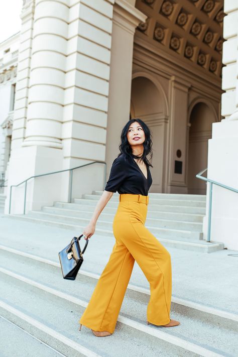 Yellow Work Outfit, Yellow Spring Outfit, Yellow Trousers Outfit, Mustard Pants Outfit, Outfit Ideas Short, Yellow Shirt Outfit, Yellow Pants Outfit, Mustard Yellow Outfit, Mustard Outfits