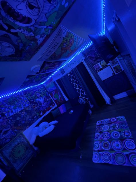 Trippy Bedroom Decor Room Ideas, Black And Blue Room, Aesthetic Room Night, Bedroom Blue Ideas, Trippy Rooms Aesthetic, Trippy Rooms Bedrooms, Dark Blue Room, Chill Room Ideas, Dark Blue Rooms