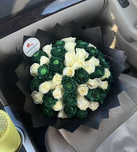 Green Theme Bouquet, Dark Green Flower Bouquet, Green Roses Bouquet, Green Bouquet Flowers, Green Rose Bouquet, Green Flower Bouquet, Engagement Theme, Ribbon Rose Bouquets, Man Bouquet