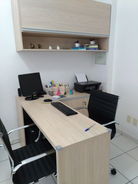 Dietician Office Design, Doctor Office Design, Small Office Design Interior, Office Space Decor, Home Office Layouts, Small Office Design, Medical Office Design, Dental Office Decor, Office Design Inspiration