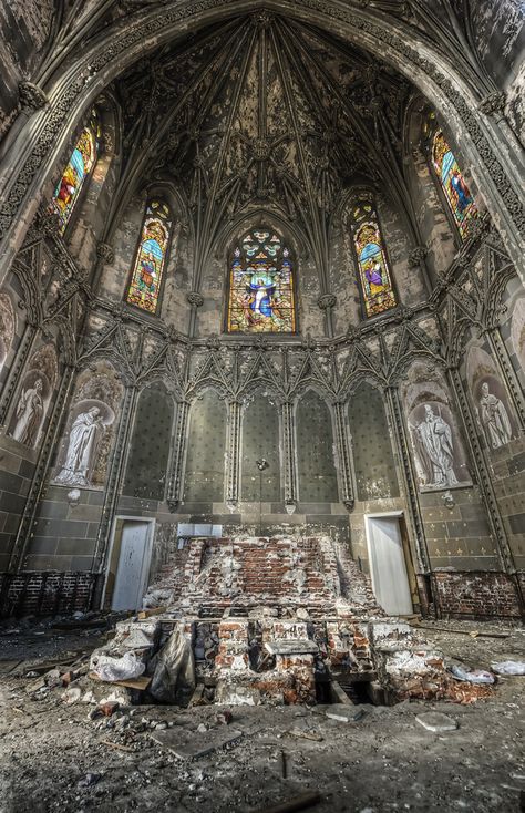 Abandoned Churches, Abandoned Cities, Abandoned Church, Abandoned Castles, Abandoned House, Old Churches, Abandoned Mansions, Haunted Places, Urban Exploration