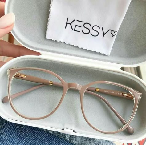 Trending Specs Frame For Women, Clear Glasses Frames Women, Glasses Women Fashion Eyeglasses, Spectacles Women, Cute Glasses Frames, Classy Glasses, Glasses Frames Trendy, Glasses Inspiration, Fancy Glasses