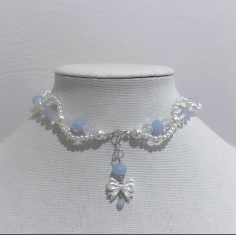 Beads Jewellery Designs Ideas, Beads Necklace Design, Collares Aesthetic, Blue And White Necklace, Blue Beads Necklace, Diy Necklaces Tutorial, Crystal Jewelry Necklaces, Ethereal Jewelry, Pastel Necklace