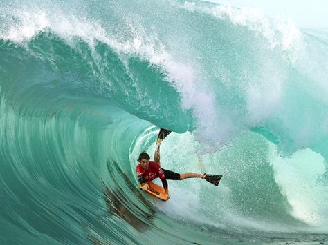 Big Wave Surfing, Surfing Photos, Ocean Surf, Surf Life, Surfing Waves, Big Waves, Surfs Up, Extreme Sports, Ocean Waves