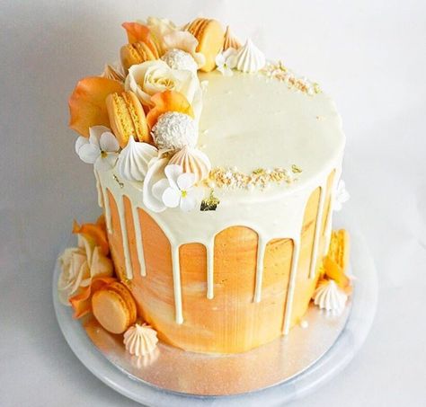 Orange Theme Cake Ideas, Carrot Cake Design Ideas, Aperol Torte, Thanksgiving Cakes Decorating, Orange Birthday Cake, Thanksgiving Cake, Cake Themes, White Birthday Cakes, Simple Cakes