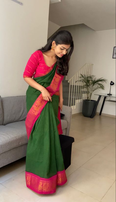 Saree Indian Traditional, Sungudi Cotton Sarees, Madurai Sungudi Sarees, Silk Saree Poses, Saree Poses For Chubby Women, South Saree Look, South Cotton Suit Designs, Synthetic Sarees, Indian Traditional Dresses