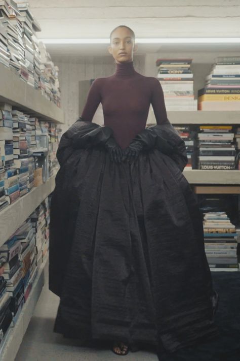 Alaïa RTW Fall 2023 [PHOTOS] – WWD Alaia Dress, Fall 2023 Ready To Wear, Ball Skirt, Collection Couture, Azzedine Alaia, 2023 Ready To Wear, Fall 2023, Looks Style, Paris Fashion