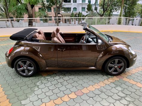 Brown Beetle Car, Brown Volkswagen Beetle, Car Aesthetic Exterior, Beige Volkswagen Beetle, Volkswagen Beetle Cabriolet, Brown Car, Beetle Volkswagen, Volkswagen Beetle Convertible, Volkswagen New Beetle