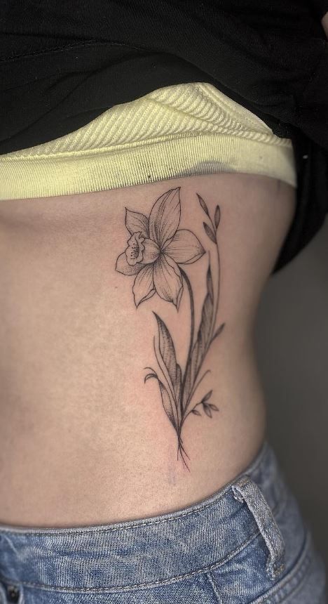 Tatoos Small Daffodil, Daffodil Tattoo Shaded, March Birth Flower Tattoo Spine, Daffodil Tattoo Realistic, Fine Line Flower Tattoo Daffodil, Jonquils Tattoo, Daphodil And Daisy Tattoo, Vintage Daffodil Tattoo, Daffodil Tattoo Forearm