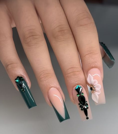 Cute Nails For Quinceanera, Green Nails Ideas Acrylic, Elegant Emerald Green Nails, Acrylic Nails For Green Dress, Emerald Green Nails With Flowers, Gel Nails Ideas Short Green, Eucalyptus Nails Design, Green 15 Nails, Green Esmeralda Nails