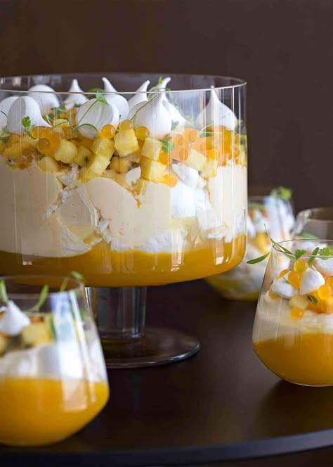 Australian Christmas Desserts, Summer Trifle, Trifle Bowl Recipes, Cake Trifle, Christmas Trifle, Recipes For Christmas, Pudding Chia, Aussie Food, Aussie Christmas