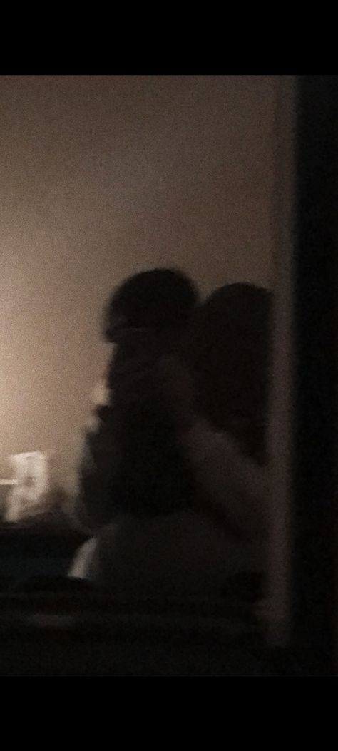 Couples Hiding Face, Mirror Couple Aesthetic, Mirror Selfie Couple Relationship Goals, Couple Goal No Face No Case, Cute Couple Pics No Face No Case, Long Hair Boyfriend Couple, Cute Couples Goals Photos Hidden Face, Hidden Couple Pics, Cute Couple Pics Mirror Spicy