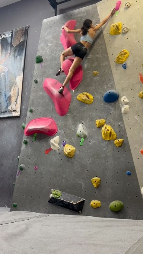 Rock climbing - bouldering #climb #bouldering #fitness Bouldering Gym Aesthetic, Cool Hobbies For Women, Indoor Bouldering Aesthetic, Indoor Rock Climbing Aesthetic, Escalade Aesthetic, Bouldering Outfit, Bouldering Aesthetic, Rock Climbing Indoor, Rock Climbing Aesthetic