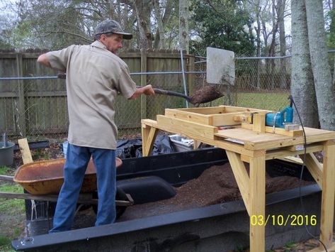 A Clever Homemade Soil Sifter | GardensAll Soil Sifter, Bonsai Diy, Garden Gadgets, How To Make Compost, Organic Compost, Desktop Background Pictures, Home Garden Plants, Diy Cans, Top Soil