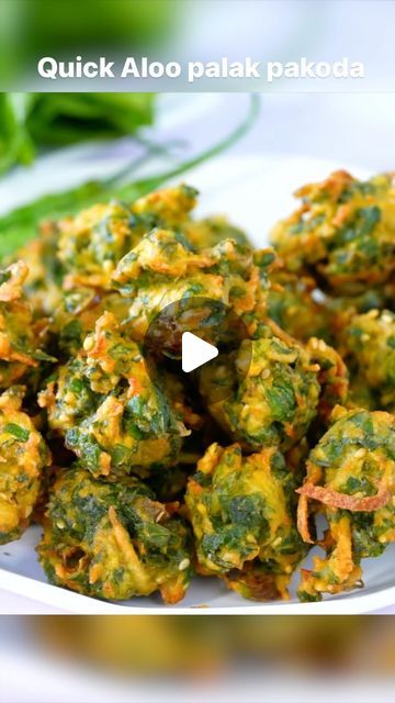 Spinach Pakora Recipe, Palak Pakora Recipe, Veg Snacks Videos, Palak Recipes Indian Snacks, Palak Pakoda Recipe, Pakora Recipes For Rainy Days, Bhajiya Recipes Indian, Nasta Recipe Video, Veg Pakora Recipe