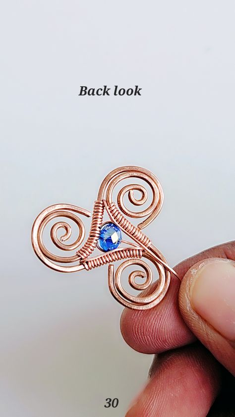 DIY Wire Wrap Triskelion Pendant Step by Step Tutorial Wire Wrapped Bead Necklace, Diy Wire Brooch, Wiccan Jewelry Diy, Wire Jig Patterns Free, Easy Wire Wrapping Stones Tutorial, Wire Wrapped Bottles, Wire Work Jewelry Tutorials, Wire Wrapped Jewelry Tutorials Free, Insect Jewelry Diy