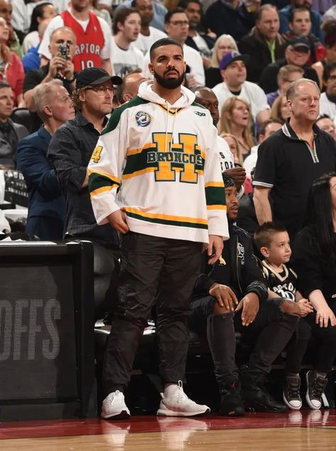 Streetwear Hockey Jersey, Drake Basketball, Clothing Brand Logo Ideas, Jersey Aesthetic, Basketball Jersey Outfit, Nike Logo Wallpapers, Outfit Informal, Jersey Fits, Clothing Brand Logo