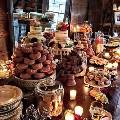 Wedding Table Ideas: What to Put on Wedding Reception Tables Rustic Wedding Desserts, Lighting Wedding, Desserts Ideas, Dessert Bar Wedding, Cookie Table, Water Wedding, Wedding Dessert Table, Wedding Dessert, Cakes And Cupcakes