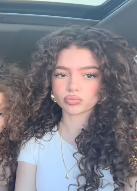 Dimitra Kalogera, Kalogeras Sisters Dimitra, Elliana Kalogeras, Kalogares Sisters, Demetria Kalogeras, Kalegoras Sisters, Kalogeras Sisters, Model Inspo, Mia 3